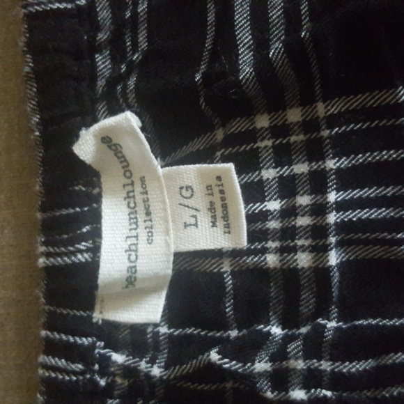 beachlunchlounge Black and White Plaid  Off the Shoulder RuffleTop, Size L - Picture 4 of 10